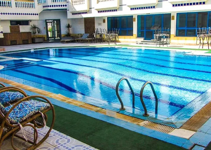 لارين منتجع 2*